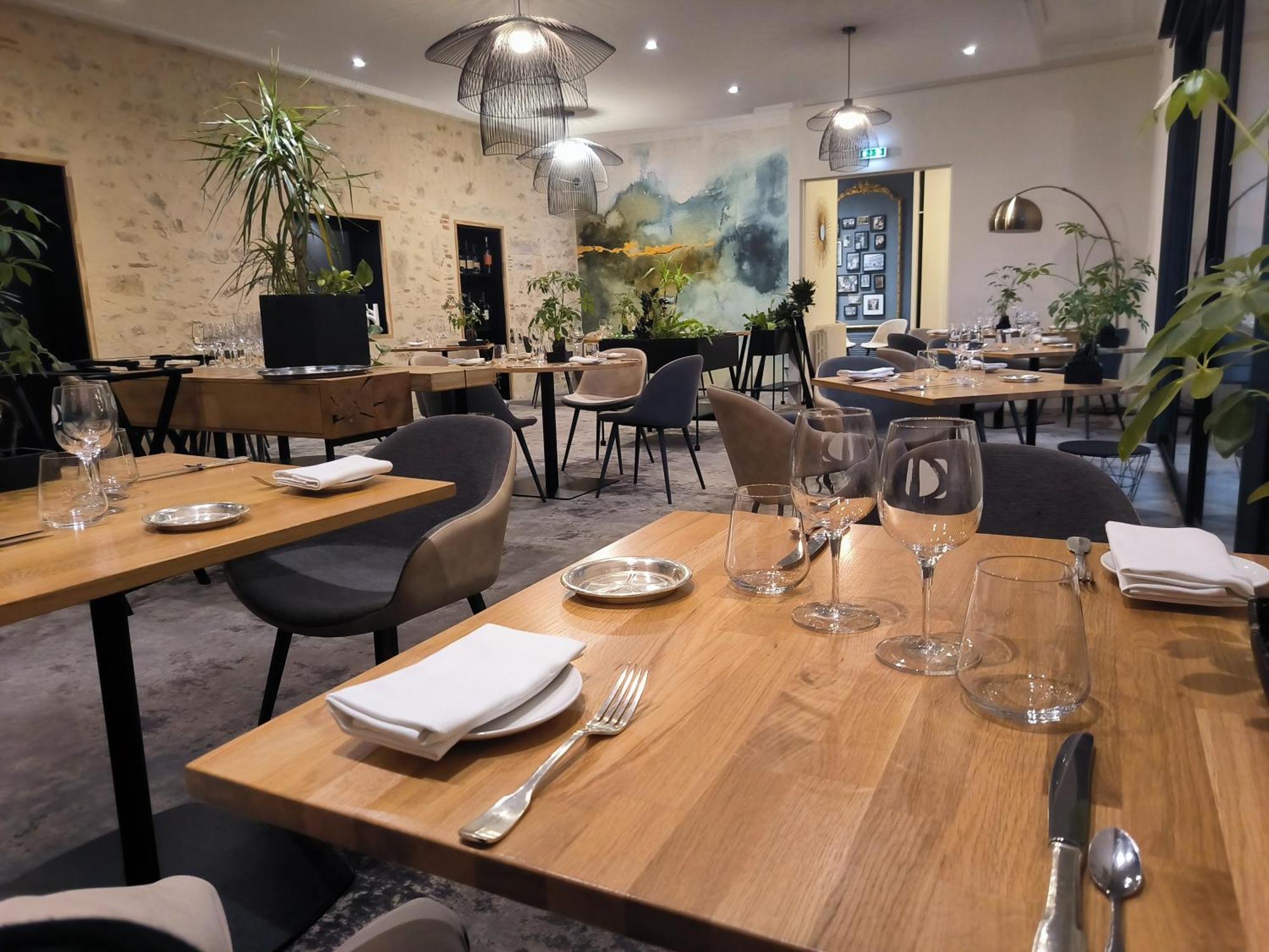 Logis Hotel - Restaurant Maison Claude Darroze Langon  Exteriör bild