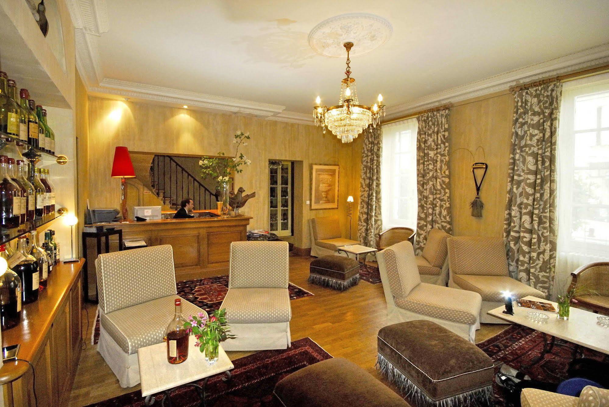 Logis Hotel - Restaurant Maison Claude Darroze Langon  Exteriör bild
